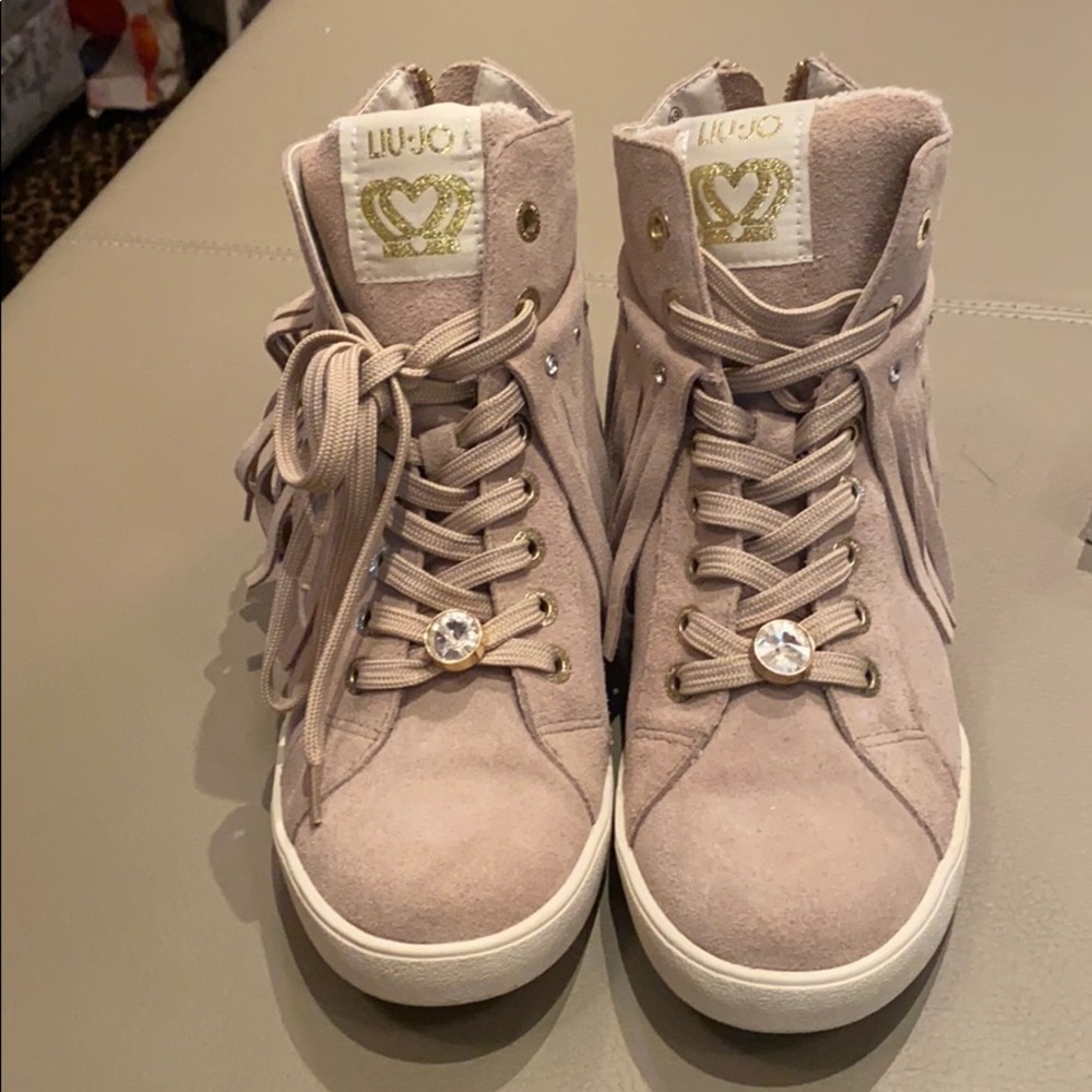 Italian sued high top with fringe boots 39